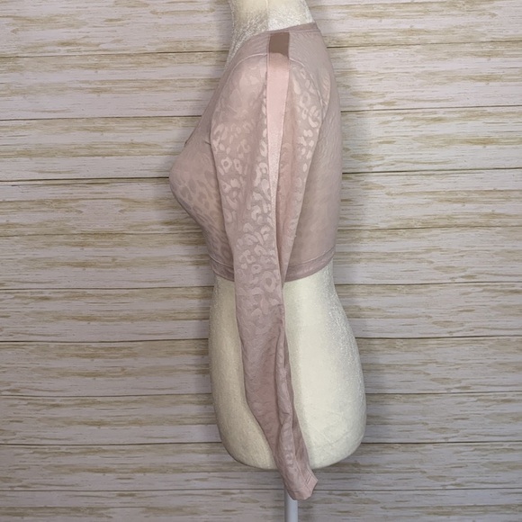 Victoria’s Secret Performance Zip Crop Top - Picture 4 of 9